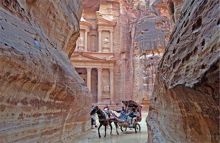 simsearch:841-03868109,k - The Treasury Building, Petra, Jordan Photographie de stock - Rights-Managed, Code: 841-07523834