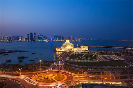 Traffic at roundabout in front of the Museum of Islamic Art at night, Doha, Qatar, Middle East Photographie de stock - Rights-Managed, Code: 841-07540329