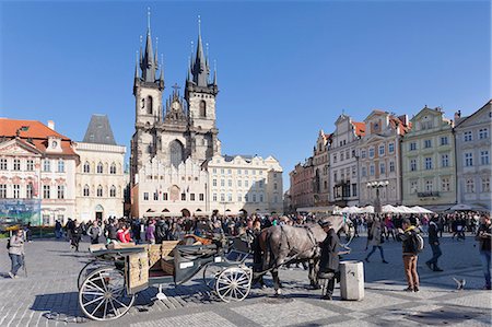 Horse carriage at the Old Town Square (Staromestske namesti) with Tyn Cathedral (Church of Our Lady Before Tyn), Prague, Bohemia, Czech Republic, Europe Photographie de stock - Rights-Managed, Code: 841-07540374