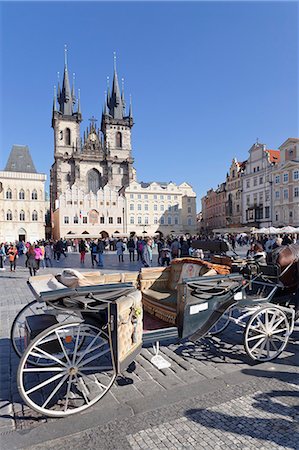 plaza de old town - Horse carriage at the Old Town Square (Staromestske namesti) with Tyn Cathedral (Church of Our Lady Before Tyn), Prague, Bohemia, Czech Republic, Europe Foto de stock - Con derechos protegidos, Código: 841-07540375