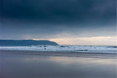 simsearch:841-07540684,k - Waves crashing onto the beach at Woolacombe, North Devon, UK Fotografie stock - Rights-Managed, Codice: 841-07540403