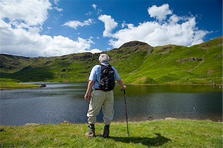 simsearch:841-07540526,k - Tourist on nature trail in lakeland countryside at Easedale Tarn lake in the Lake District National Park, Cumbria, UK Photographie de stock - Rights-Managed, Code: 841-07540509