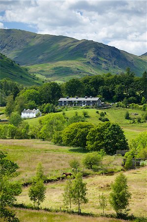 Cottages in Langdale Pass surrounded by Langdale Pikes in the Lake District National Park, Cumbria, UK Photographie de stock - Rights-Managed, Code: 841-07540520