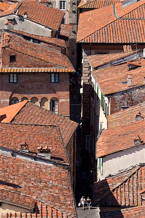 Rooftops and traditional architecture in Lucca, Italy Photographie de stock - Rights-Managed, Code: 841-07540552