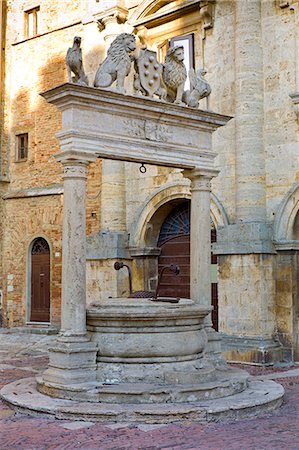 Well of griffins and lions, 16th Century, by Palazzo del Capitano del Popolo, in Piazza Grande in Montepulciano, Tuscany, Italy Stock Photo - Rights-Managed, Code: 841-07540605