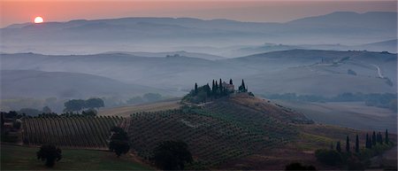 Typical Tuscan homestead, Il Belvedere, and landscape at San Quirico d'Orcia in Val D'Orcia, Tuscany, Italy Photographie de stock - Rights-Managed, Code: 841-07540609