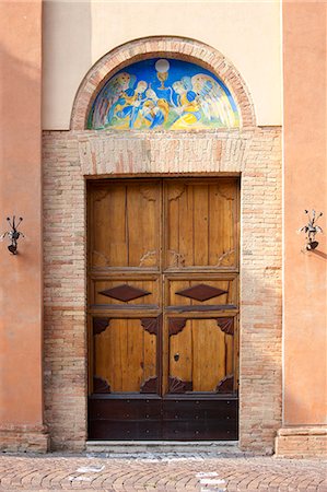 símbolo religioso - Traditional painted wall mural at church in Quartiere Ruga in Montalcino, Val D'Orcia,Tuscany, Italy Foto de stock - Con derechos protegidos, Código: 841-07540617