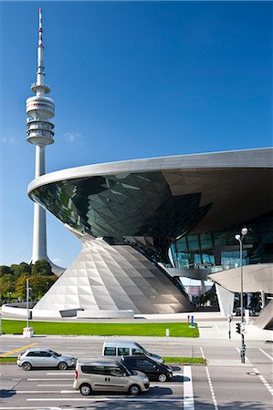 Modern architecture at the BMW Showroom, Customer Collection, Factory and Headquarters in Munich, Bavaria, Germany Foto de stock - Con derechos protegidos, Código: 841-07540645