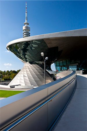 Modern architecture at the BMW Showroom, Customer Collection, Factory and Headquarters in Munich, Bavaria, Germany Foto de stock - Con derechos protegidos, Código: 841-07540646