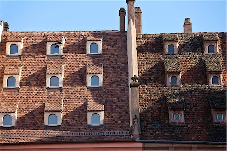 french culture - Traditional medieval architecture in Gutenberg Place in the old part of Strasbourg, Alsace, France Foto de stock - Con derechos protegidos, Código: 841-07540673