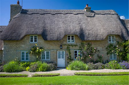 english garden not people - Quaint traditional thatched cottage in Minster Lovell in The Cotswolds, Oxfordshire, UK Stock Photo - Rights-Managed, Code: 841-07540715