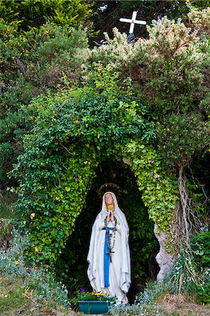 simsearch:400-07216576,k - Grotto with statue of the Virgin Mary and The Immaculate Conception at Ballinspittle near Kinsale, County Cork, Ireland Foto de stock - Direito Controlado, Número: 841-07540771