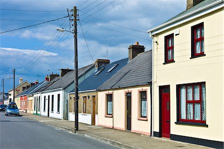 Street scene pastel painted terraced homes in Kilkee, County Clare, West of Ireland Foto de stock - Con derechos protegidos, Código: 841-07540821