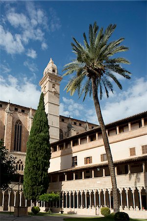 simsearch:841-06449834,k - The Basilica of St. Francis and from the cloister in Palma, Majorca, Balearic Islands, Spain, Europe Photographie de stock - Rights-Managed, Code: 841-07540923