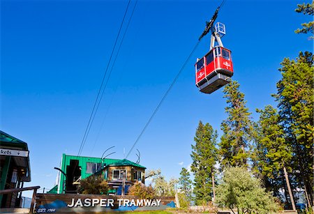 parque nacional de jasper - Red Gondola car on the Jasper tramway rising up Whistler mountain, Jasper National Park, Alberta, Canada, North America Foto de stock - Con derechos protegidos, Código: 841-07540973