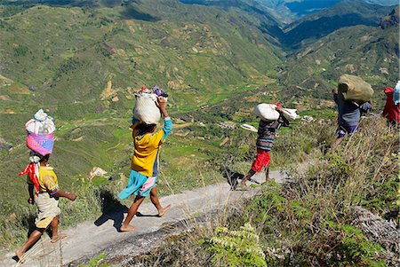 simsearch:841-02946115,k - Zafimaniry country people back from market, Madagascar, AFrica Photographie de stock - Rights-Managed, Code: 841-07540983