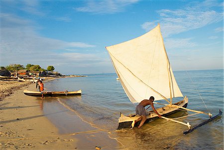 people at work in madagascar - Fishing village of Vezo ethnic group, around Tulear, Ifaty, Madagascar, Indian Ocean, Africa Stock Photo - Rights-Managed, Code: 841-07540993