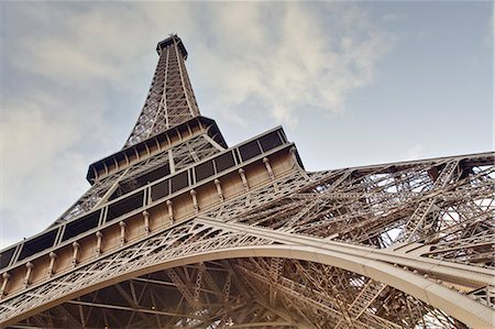 france paris not people - The Eiffel Tower towers overhead, Paris, France, Europe Photographie de stock - Rights-Managed, Code: 841-07541160