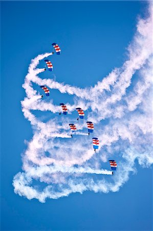 fearless - RAF Falcons freefall parachute team taking part in air display at RAF Brize Norton Air Base, UK Foto de stock - Con derechos protegidos, Código: 841-07589888