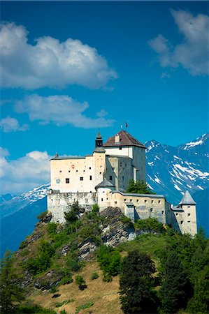 robertharding - Tarasp Castle in the Lower Engadine Valley, Switzerland, Europe Stockbilder - Lizenzpflichtiges, Bildnummer: 841-07589927