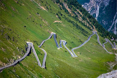 simsearch:841-07355082,k - Cars on The Stelvio Pass (Passo dello Stelvio) (Stilfser Joch), on the route to Bormio, in the Eastern Alps in Northern Italy, Europe Photographie de stock - Rights-Managed, Code: 841-07589932