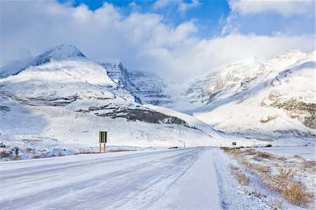 The Icefields Parkway road highway covered in ice at the Icefields Centre, Jasper National Park, UNESCO World Heritage Site, Alberta, Canadian Rockies, Canada, North America Fotografie stock - Rights-Managed, Codice: 841-07590045