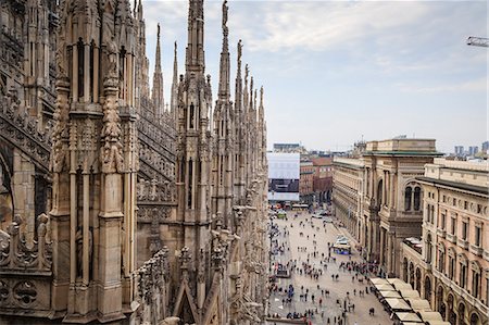 View over the Piaza Duomo from the Duomo (Cathedral), Milan, Lombardy, Italy,  Europe Fotografie stock - Rights-Managed, Codice: 841-07590121