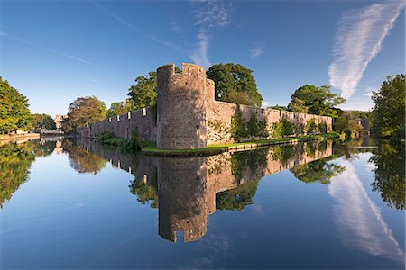 somerset - The Bishop's Palace and moat in the city of Wells, Somerset, England, United Kingdom, Europe Foto de stock - Con derechos protegidos, Código: 841-07590338