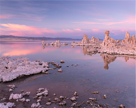 Sunset over a tranquil Mono Lake in autumn California, United States of America, North America Photographie de stock - Rights-Managed, Code: 841-07590344