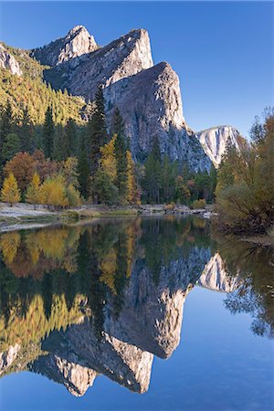 simsearch:841-08438798,k - The Three Brothers reflected in the Merced River at dawn, Yosemite Valley, Yosemite National Park, UNESCO World Heritage Site, California, United States of America, North America Photographie de stock - Rights-Managed, Code: 841-07590355