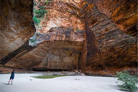 Woman in the Cathedral Gorge in the Purnululu National Park, UNESCO World Heritage Site, Bungle Bungle mountain range, Western Australia, Australia, Pacific Photographie de stock - Rights-Managed, Code: 841-07590413