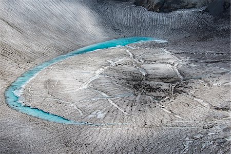 simsearch:841-07590416,k - Blue glacial water in a glacier on Mutnovsky volcano, Kamchatka, Russia, Eurasia Photographie de stock - Rights-Managed, Code: 841-07590433