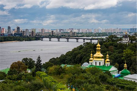 simsearch:6119-09126863,k - View over city, the Kiev-Pechersk Lavra and the Dnieper River, Kiev (Kyiv), Ukraine, Europe Foto de stock - Con derechos protegidos, Código: 841-07590472