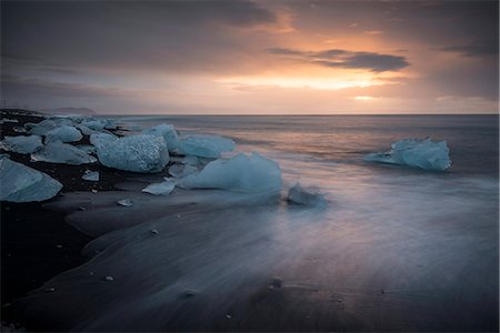 Icebergs on Bbeach, Jokulsarlon, Iceland, Polar Regions Foto de stock - Con derechos protegidos, Código: 841-07590567