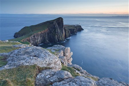 falaise - Neist Point lighthouse on the north-west coast of the Isle of Skye, Inner Hebrides, Scotland, United Kingdom, Europe Photographie de stock - Rights-Managed, Code: 841-07590585