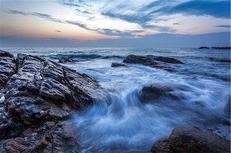 dreamy - Long exposure of surf and rocks at sunrise, Tangalle, Sri Lanka, Indian Ocean, Asia Foto de stock - Con derechos protegidos, Código: 841-07600056