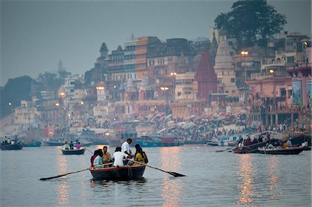 Traditional scenes of tourists on on River Ganges at Varanasi, Benares, Northern India Foto de stock - Con derechos protegidos, Código: 841-07600067