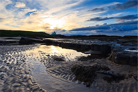 Summer sunset over Bamburgh beach lighthouse, Bamburgh, Northumberland, England Foto de stock - Con derechos protegidos, Código: 841-07600131