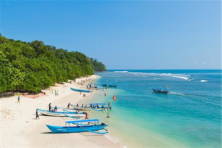 simsearch:841-05846469,k - Outrigger boats on beautiful white sand beach in the national park on the south coast at Pangandaran, West Java, Java, Indonesia, Southeast Asia, Asia Foto de stock - Con derechos protegidos, Código: 841-07600272