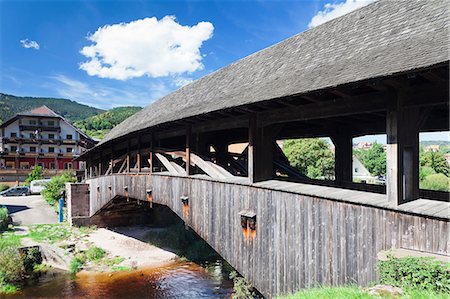 ponte coperto - Historical wooden bridge, Forbach, Murgtal Valley, Black Forest, Baden Wurttemberg, Germany, Europe Fotografie stock - Rights-Managed, Codice: 841-07653138