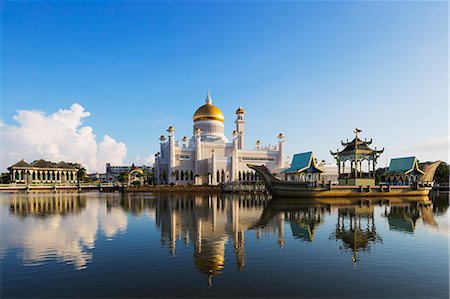 simsearch:841-02916423,k - Omar Ali Saifuddien Mosque, Bandar Seri Begawan, Brunei, Borneo, Southeast Asia, Asia Photographie de stock - Rights-Managed, Code: 841-07653218