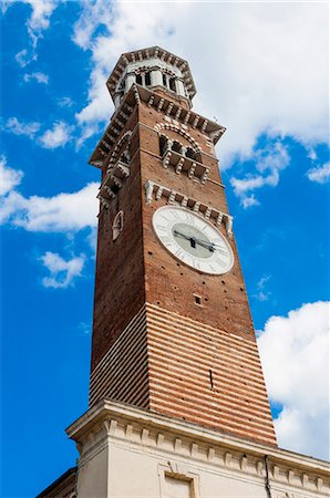 Torre dei Lamberti, Piazza delle Erbe, Verona, UNESCO World Heritage Site, Veneto, Italy, Europe Photographie de stock - Rights-Managed, Code: 841-07653245