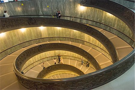 Spiral stairs of the Vatican Museums, designed by Giuseppe Momo in 1932, Rome, Lazio, Italy, Europe Foto de stock - Con derechos protegidos, Código: 841-07653446
