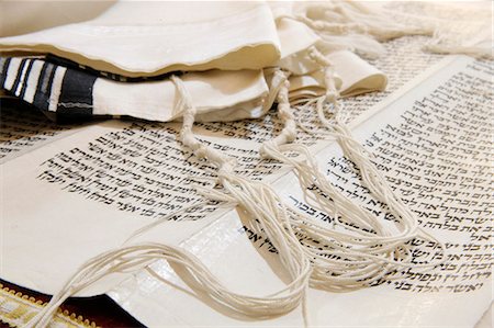 enhebrar - Torah scroll and Tallit, Jewish prayer shawl, Paris, France, Europe Photographie de stock - Rights-Managed, Code: 841-07673435