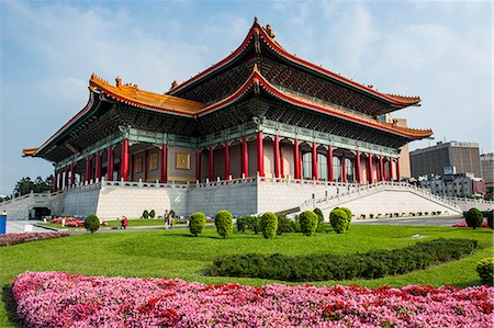 National theatre on the grounds of the Chiang Kai-Shek memorial hall, Taipeh, Taiwan Stockbilder - Lizenzpflichtiges, Bildnummer: 841-07673457