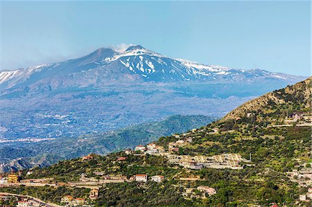 simsearch:841-07673486,k - Looking from Taormina towards Trupiano and the smoking 3350m high volcano of Mount Etna during an active phase, Trupiano, Sicily, Italy, Mediterranean, Europe Stockbilder - Lizenzpflichtiges, Bildnummer: 841-07673477