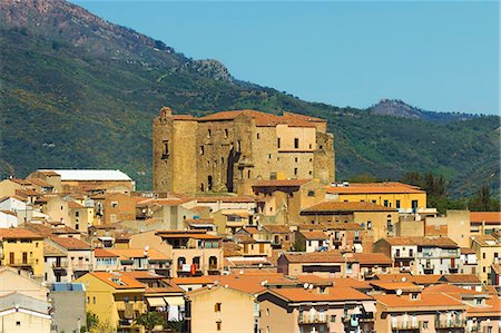 Arab-Norman castle dating from 1316 that gives this town near Cefalu its name of Good Castle (Castelbuono), Palermo Province, Sicily, Italy, Mediterranean, Europe Foto de stock - Con derechos protegidos, Código: 841-07673487