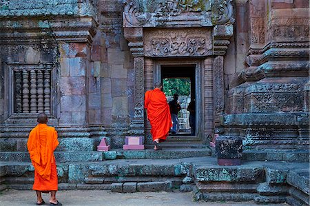 people wearing robes - Phanom Rung Temple, Khmer temple from the Angkor period, Buriram Province, Thailand, Southeast Asia, Asia Stock Photo - Rights-Managed, Code: 841-07673542