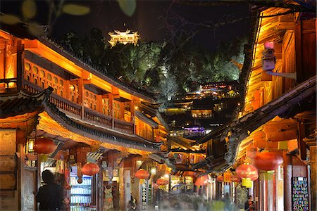 Busy Lijiang Old Town, UNESCO World Heritage Site, at night with Lion Hill and Wan Gu Tower, Lijiang, Yunnan, China, Asia Photographie de stock - Rights-Managed, Code: 841-07782087