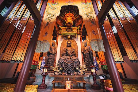 simsearch:841-08542684,k - Interior architecture and Ru Lai Buddha statue at Lingyin Monastery in Hangzhou, Zhejiang, China, Asia Stock Photo - Rights-Managed, Code: 841-07782122